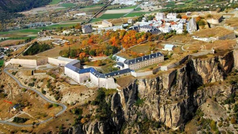 Вилла Corps De Garde De La Roche Мон-Дофен Экстерьер фото